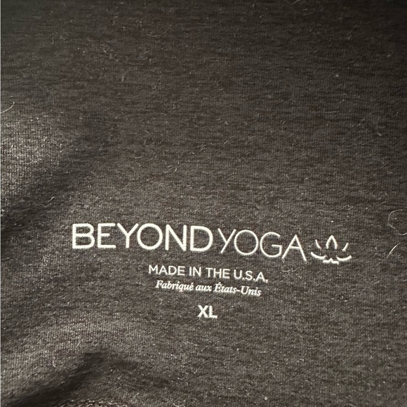 Beyond Yoga shorts - Picture 3 of 3